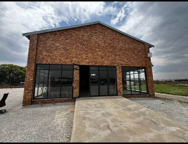 5,891M² WAREHOUSE FOR SALE IN APEX